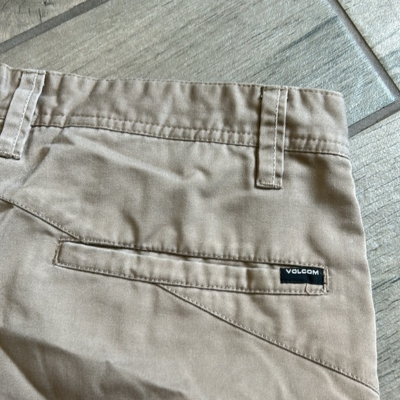 Volcom shorts - Picture 6 of 7